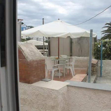 Dieci Maggio -dori - Nemo - Guizzo Apartment Ponza